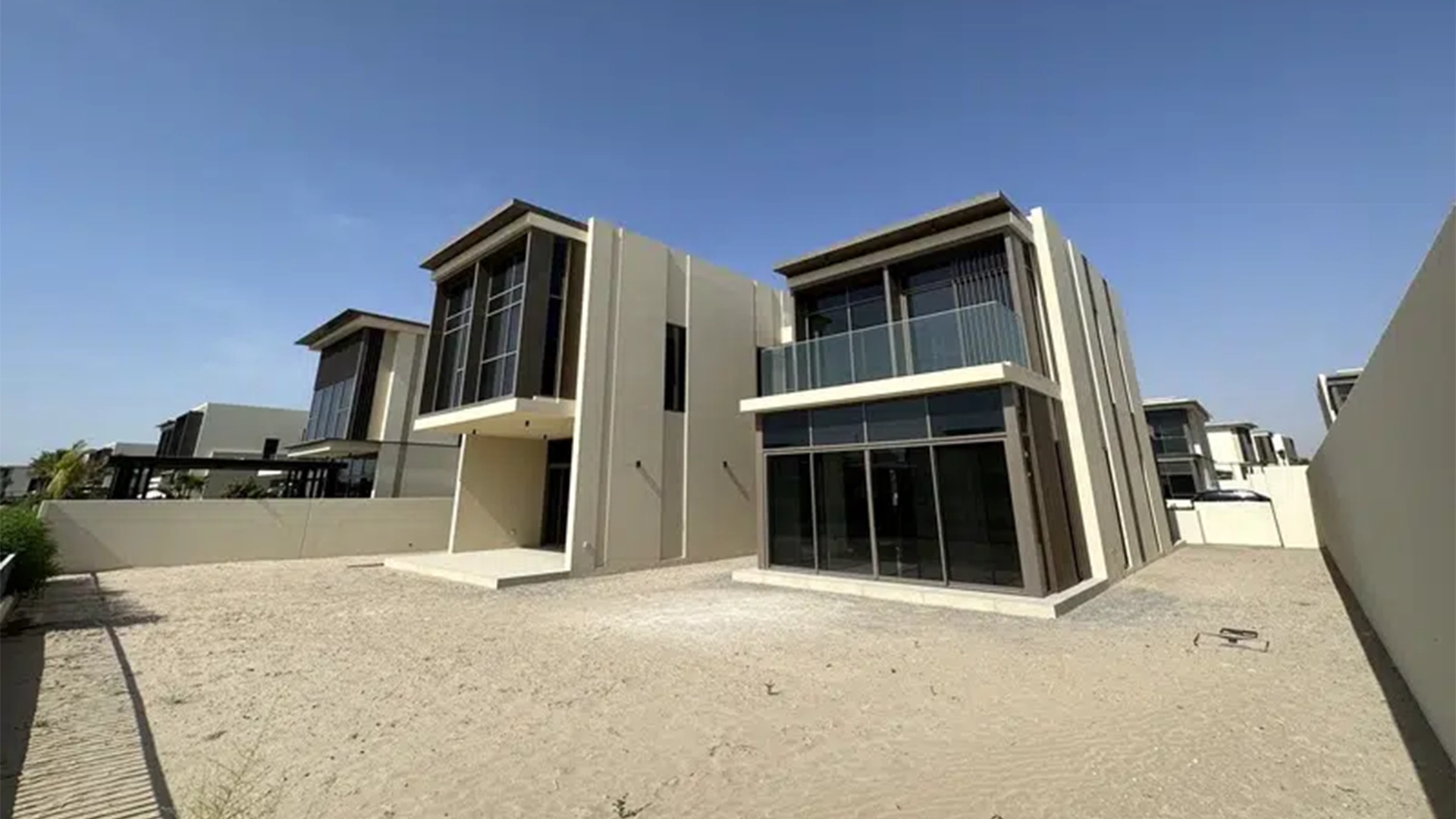 Edge-Realty-فيلا فاخرة 4 غرف نوم للبيع في غولف بلايس بدبي هيلز